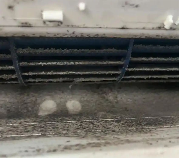 高密空调吹的风有股烧焦味是怎么回事